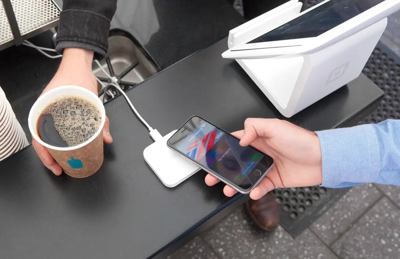 Paying with an iPhone at a card reader