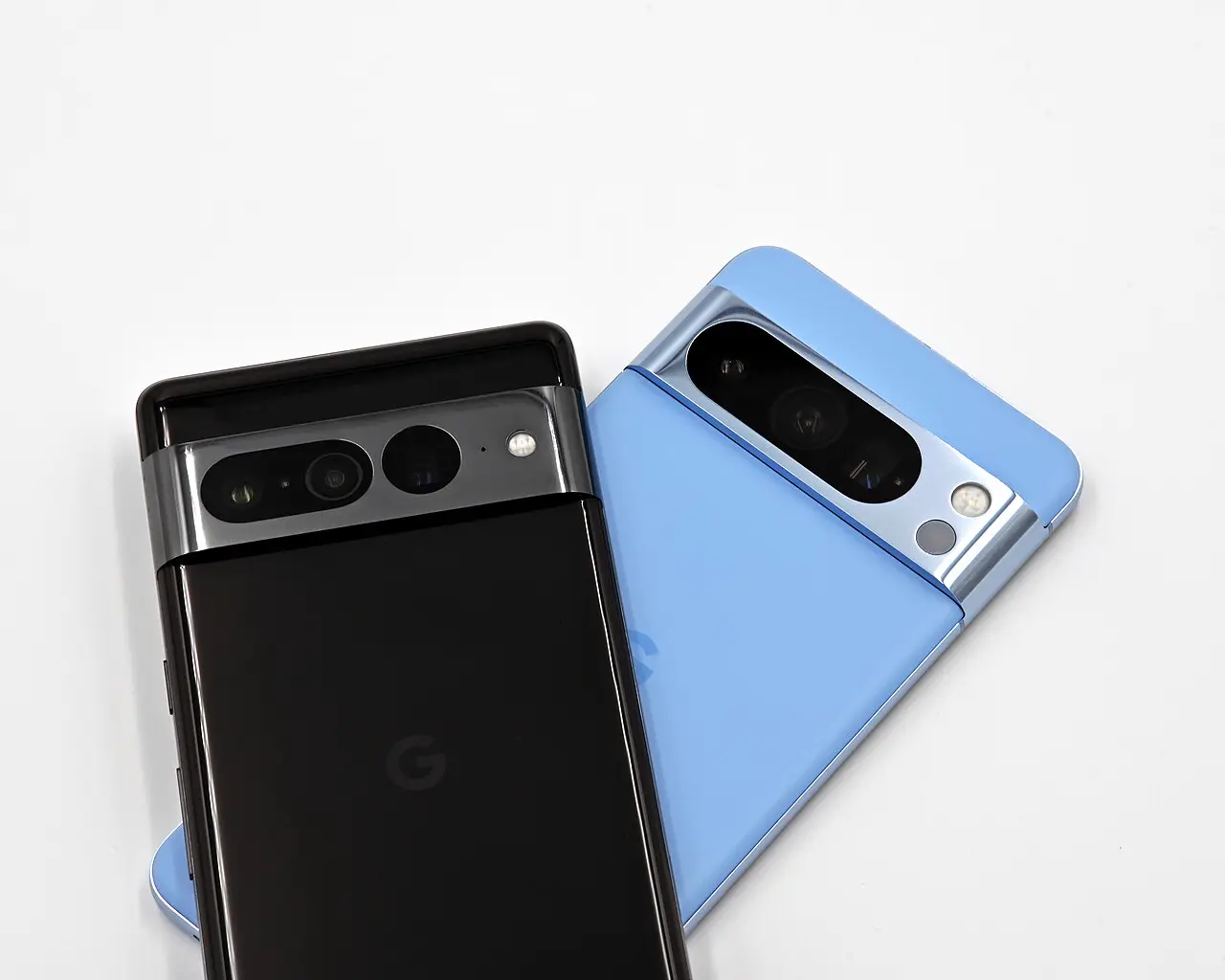 Zwei Google-Pixel-Smartphones
