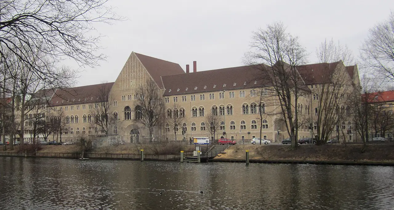 Gebäude des Landgerichts Berlin am Tegeler Weg