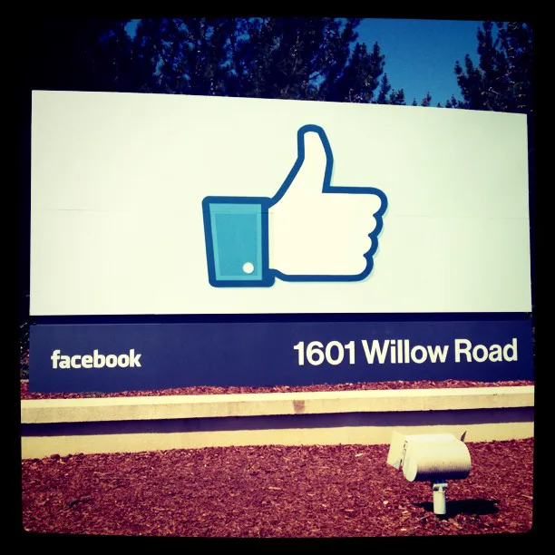 Facebook-Schild am früheren Hauptquartier in Menlo Park